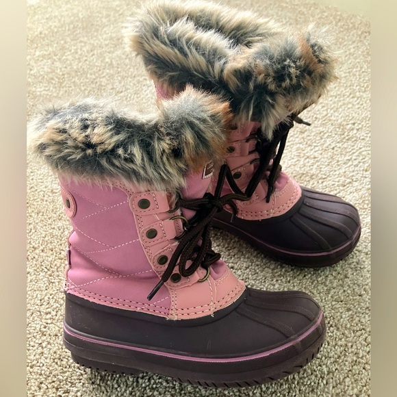London Fog Pink Lace Up Snow Boots Faux Fur Trim Girls Size 10 - Picture 1 of 7